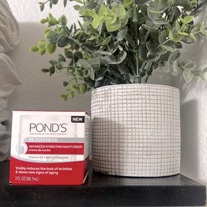 Pond’s Rejuveness Advanced Hydrating Night Cream Vitamin B3 + Retinol Complex